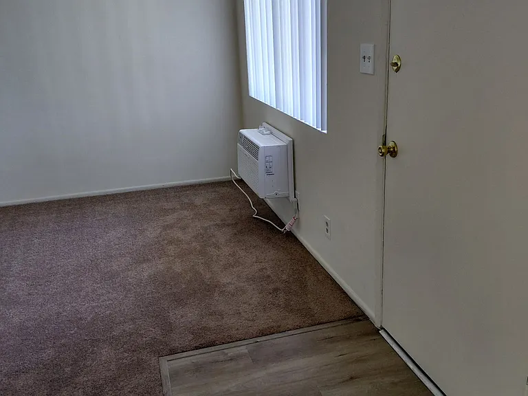 Berkley Square Apartments — Photo 5