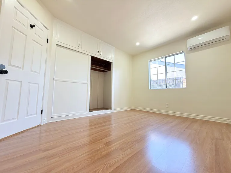 8409 Columbus Ave — Photo 13