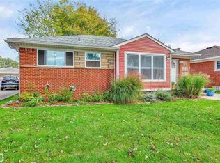 28924 Ursuline St, Saint Clair Shores, MI 48081