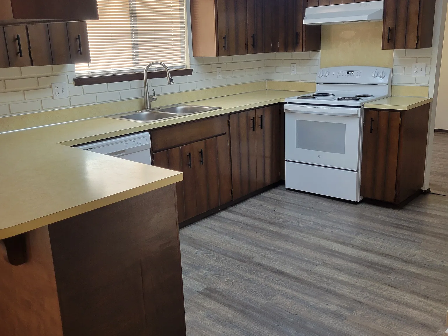 3 bed, 1384 sqft, $2,350 — Photo 3