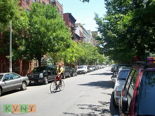 Rented by KVNY Soho | media 44