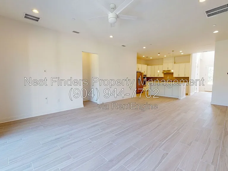 111 Carousel Dr — Photo 13