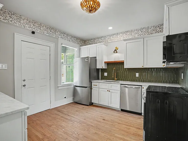705 E 32nd St — Photo 25