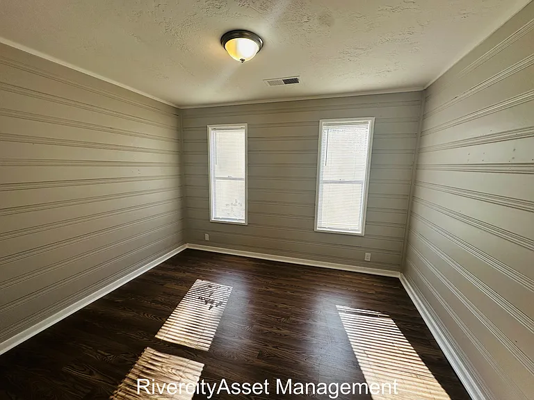 1911 The Oaks Ave — Photo 10