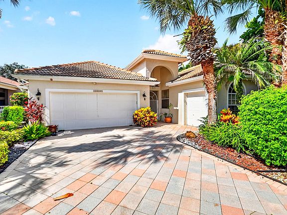 3rd image of 10694 Greenbriar Villa Drive