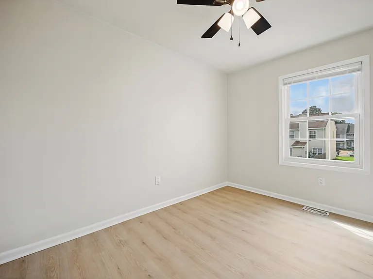 5589 Campus Dr #1 — Photo 16