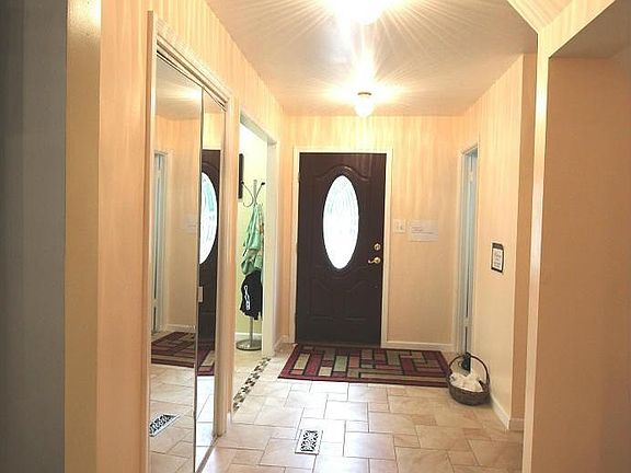 Foyer with ceramic tiles
