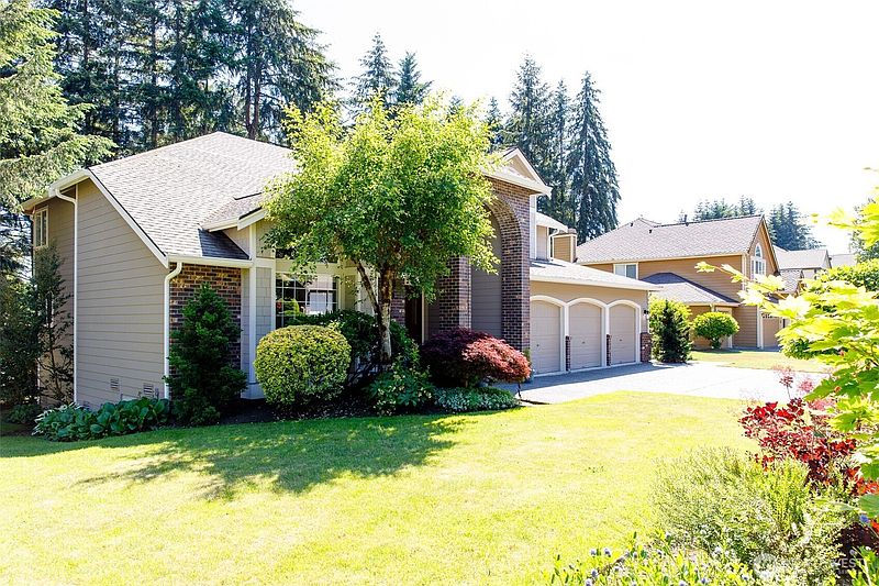 2nd image of 9634 Regency Loop SE