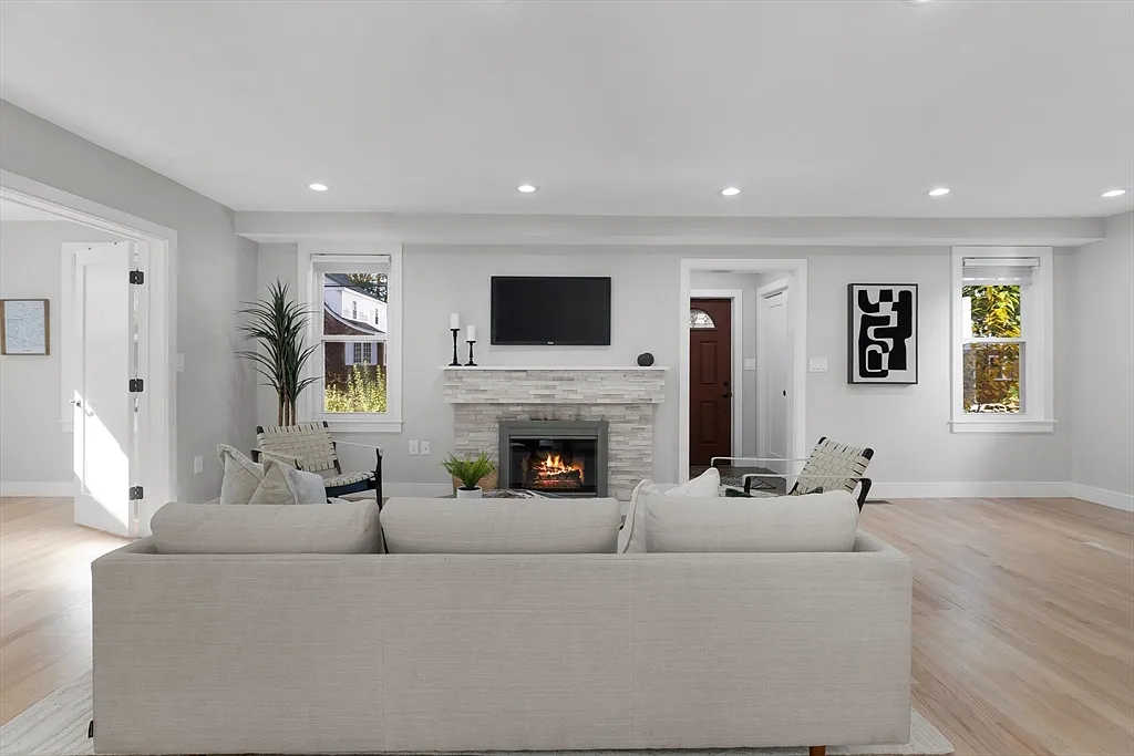 5 bed, 4.0 bath, 3000 sqft, $6,800 — Photo 4