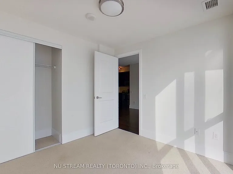 560 Front St W #829 — Photo 19