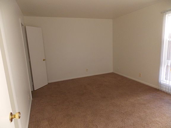 5th image of 2506 Parkwood Dr APT 1012