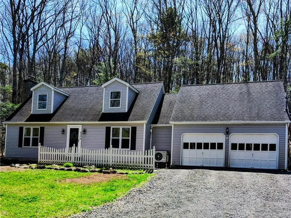 2308 Meadowlake Rd, Sciota, PA 18354