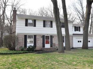 31 Kirklees Rd, Pittsford, NY 14534