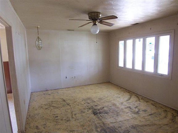 5th image of 32 Huston Dr