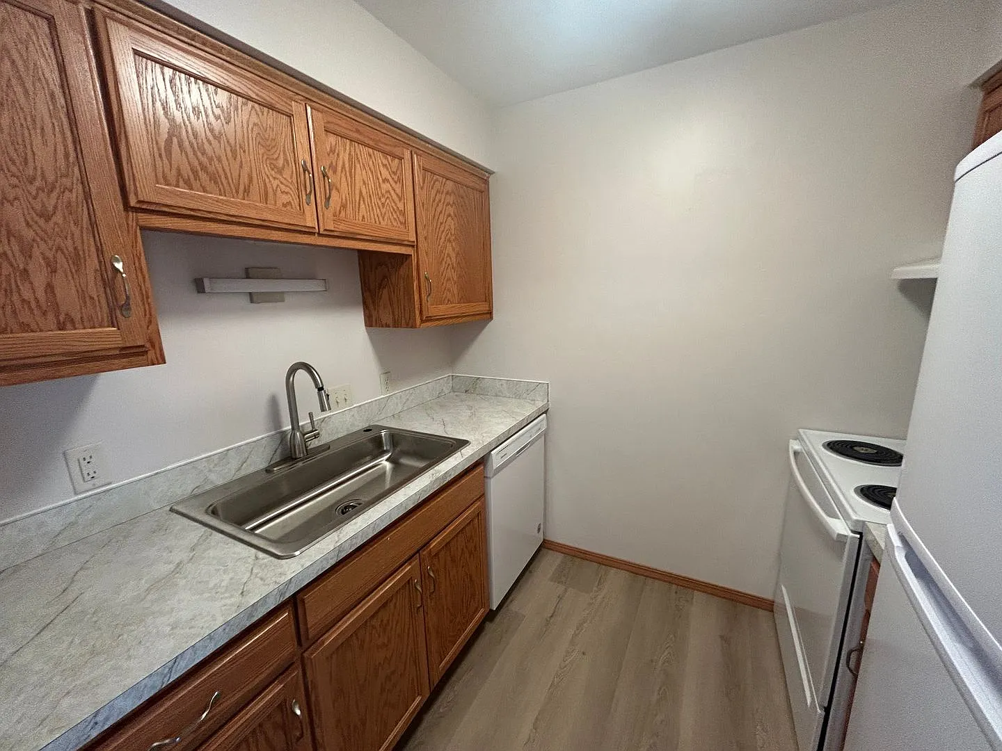 992 Third Street — Photo 3