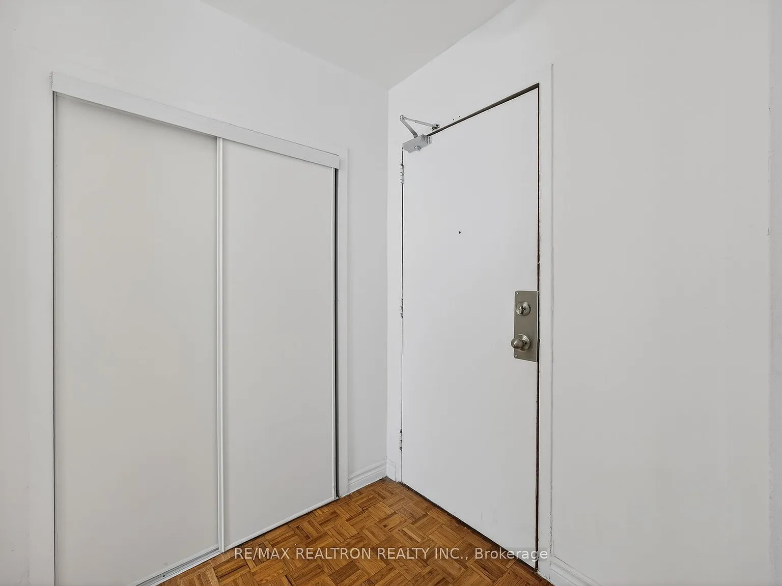 3 bed, $2,100 — Photo 2