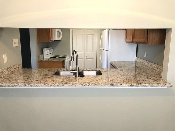 4th image of 21510 Millhouse Cir #C