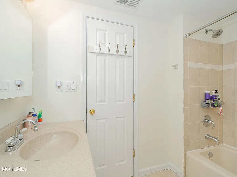 209 Woodcrest Rd — Photo 31