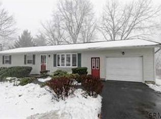 28 Dalton Rd, Glenville, NY 12302