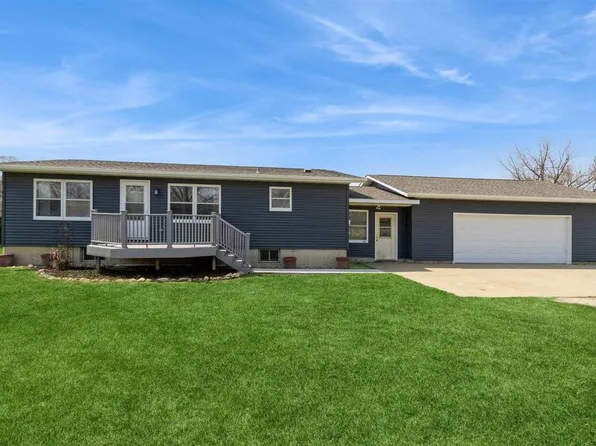 125 4th St S, Walford, IA 52351