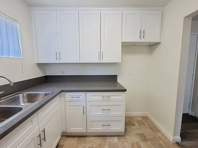 Arleta Apartments — Photo 5