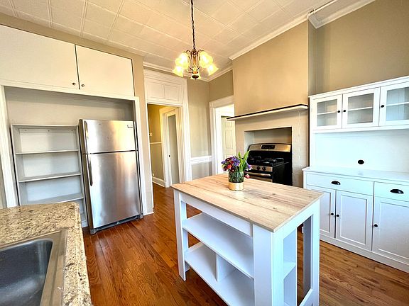 Ample kitchen storage!
