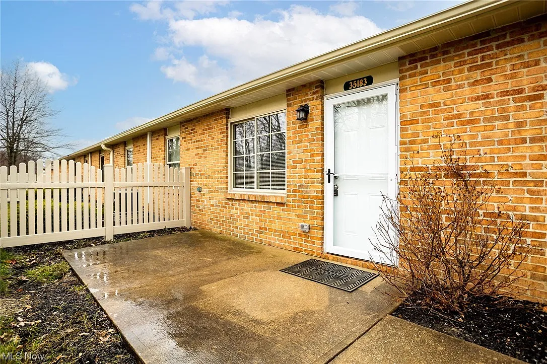 35183 Greenwich Ave photo 1