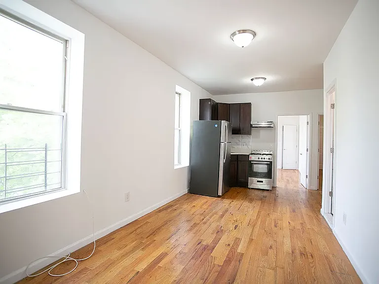 453 Irving Ave #1 — Photo 4