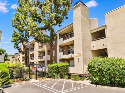 21450 Burbank Blvd APT 203, Woodland Hills, CA, 91367
