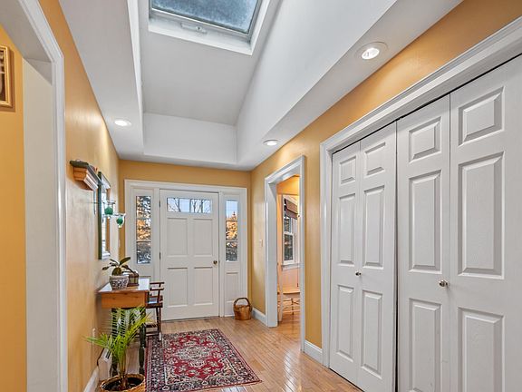 4th image of 900 Yennecott Dr