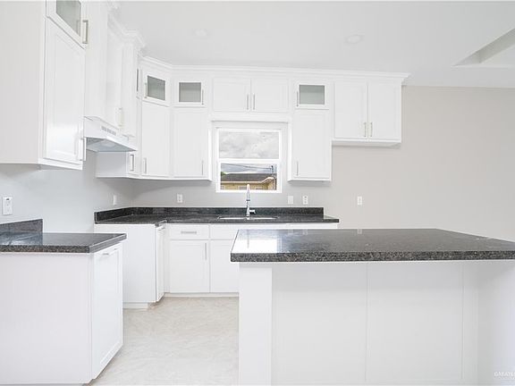 4th image of 229 W Flores St