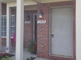 27605 Hidden Oaks Dr, Brownstown, MI 48183