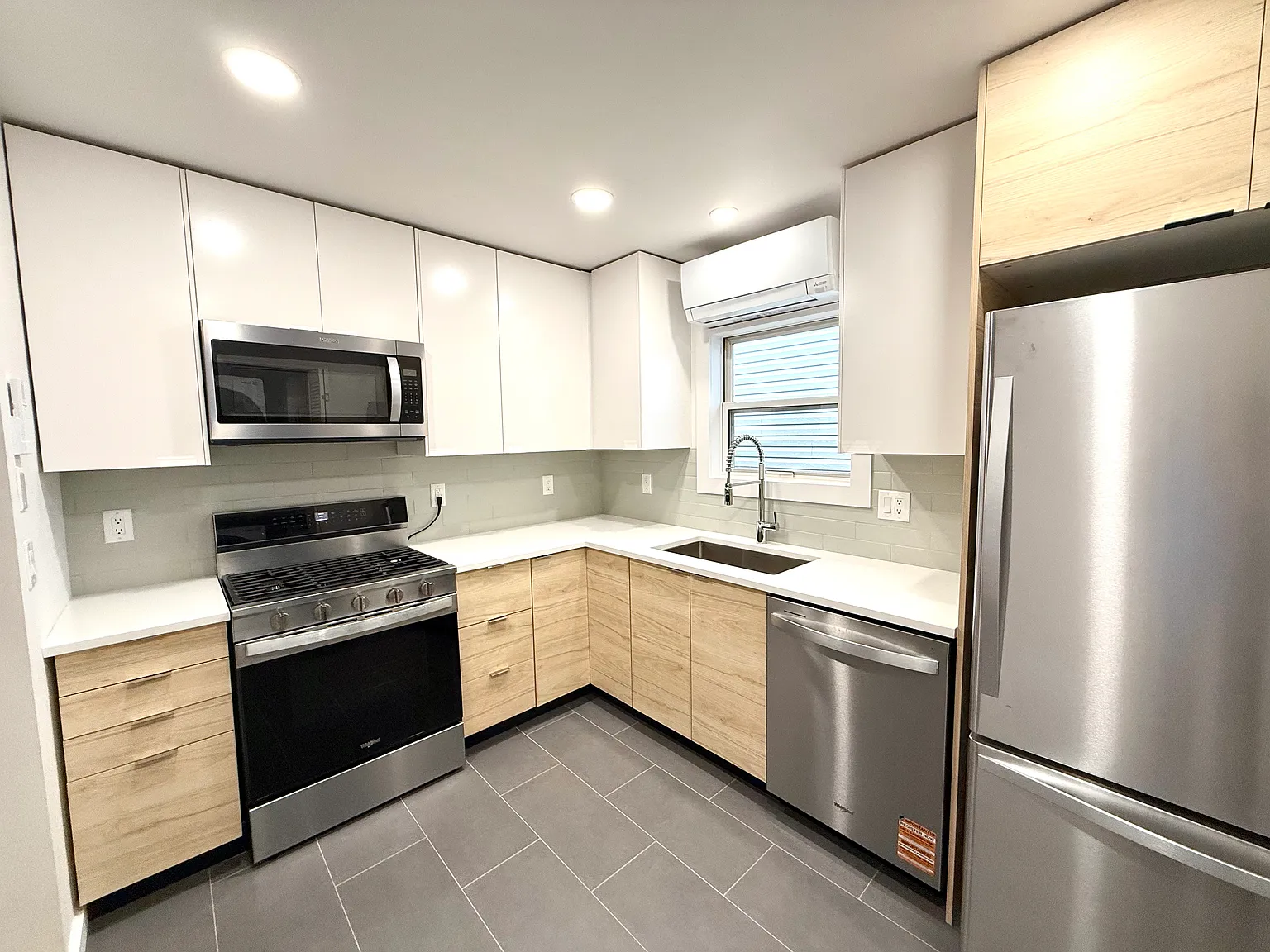 3 bed, 1100 sqft, $3,000 — Photo 4