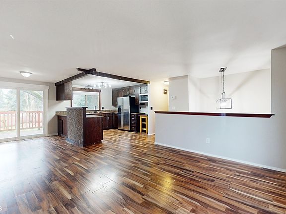 4th image of 902 185th Street Ct E