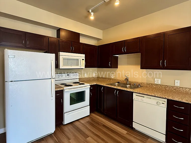 200 E Maple St — Photo 185