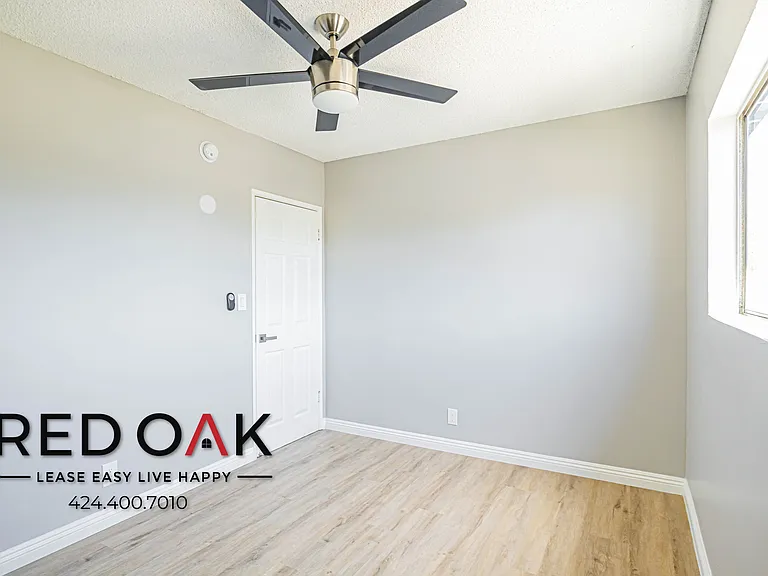 1589 E 47th St #3 — Photo 22