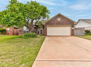1109 NE 25th St, Moore, OK 73160