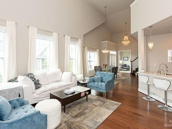 2nd image of 2667 Oxford Cir