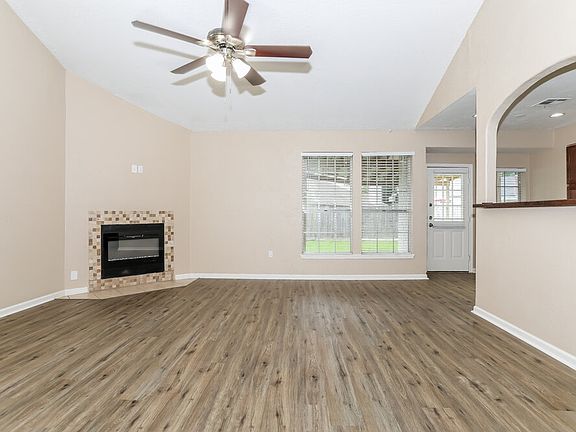 3rd image of 215 Paradise Ln