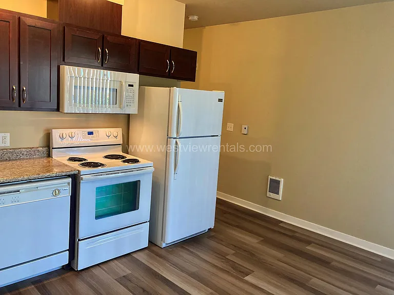 200 E Maple St — Photo 172