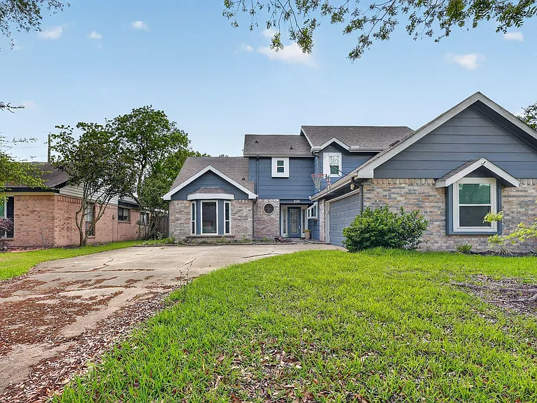417 W Hillary Cir — Photo 2