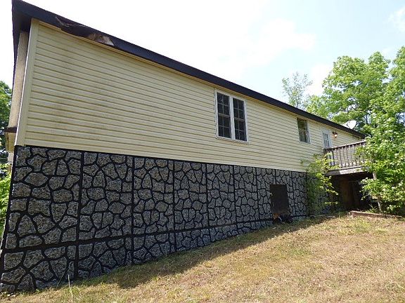 4th image of 140 Foster St
