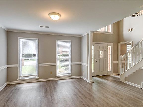 3rd image of 8855 Bridlewood Ln