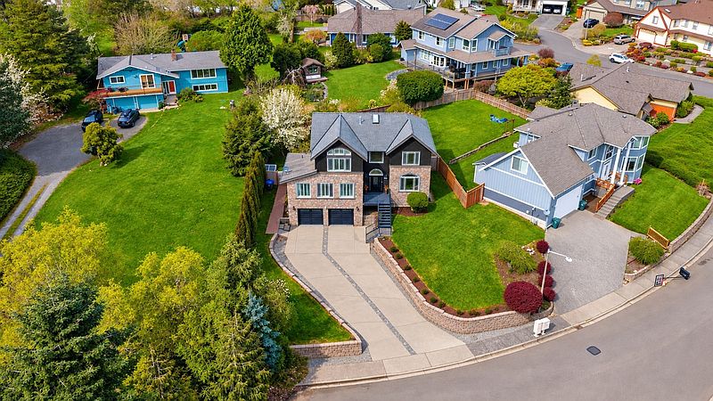 2nd image of 2598 Lakeridge Drive
