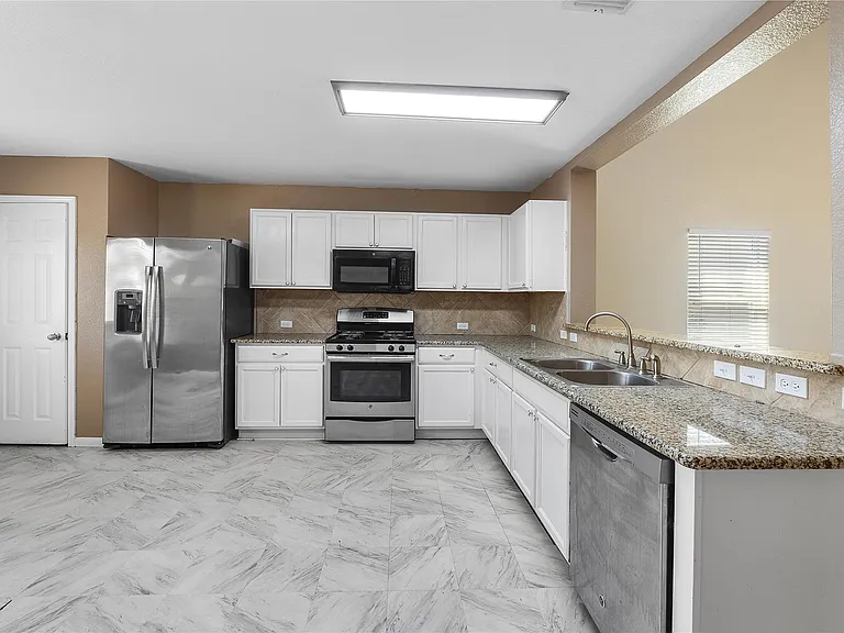 18436 Weatherby Ln — Photo 5