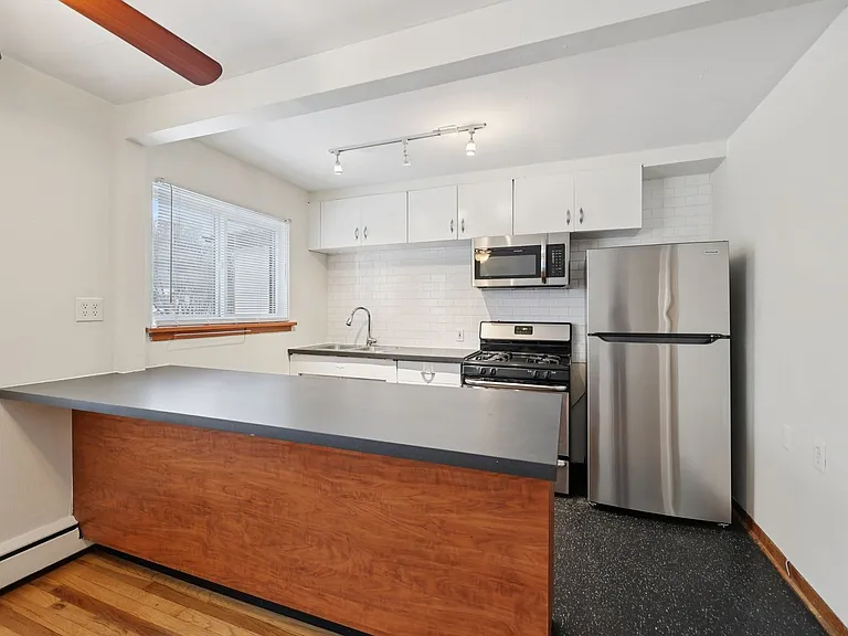East River Terrace — Photo 17