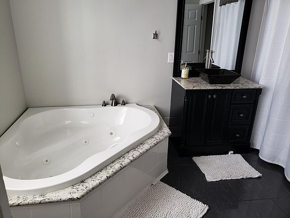 5th image of 1215 Josephine St APT 21