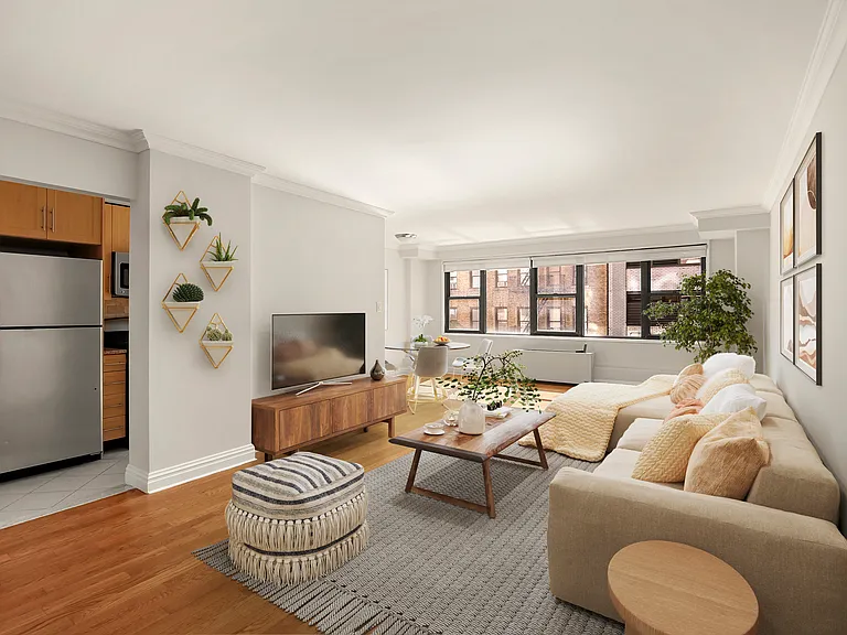 141 E 33rd St #2C — Photo 1