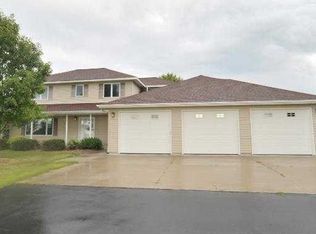 13351 Skyline Cir, Shakopee, MN 55379