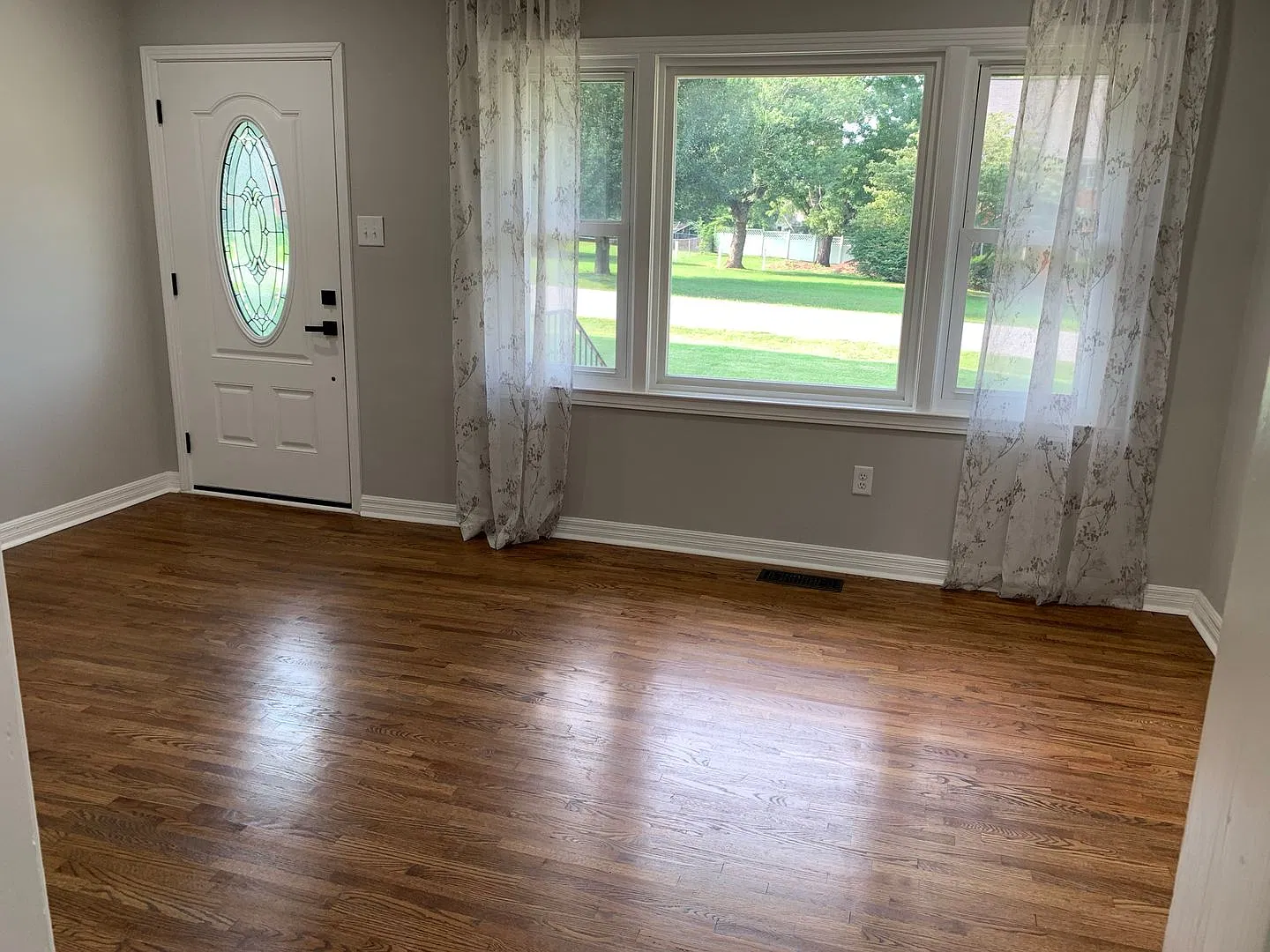3 bed, 2 bath Home in Downtown Franklin — Photo 2